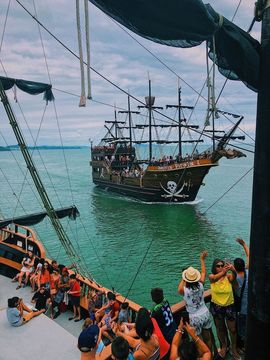 Paseo en barco pirata en Camboriú